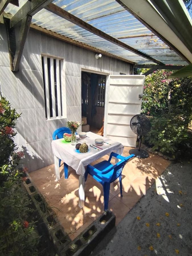 Cabina Caballo del Mar Parrita Esterno foto