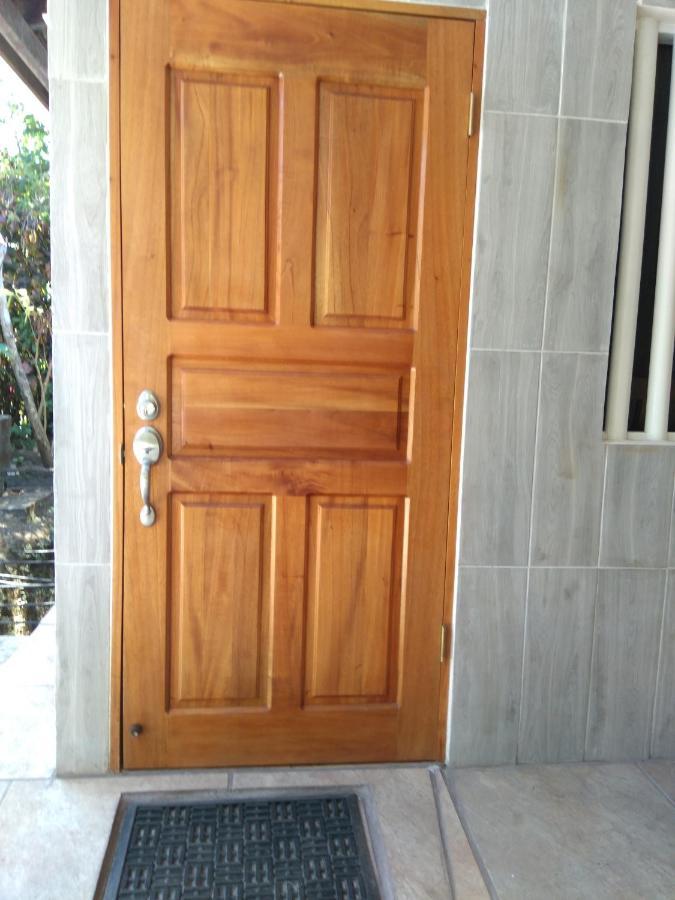Cabina Caballo del Mar Parrita Esterno foto