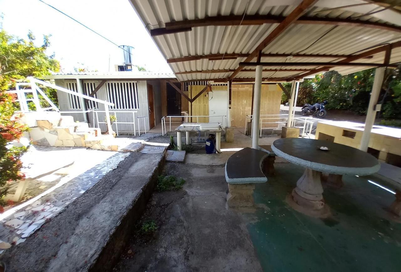 Cabina Caballo del Mar Parrita Esterno foto