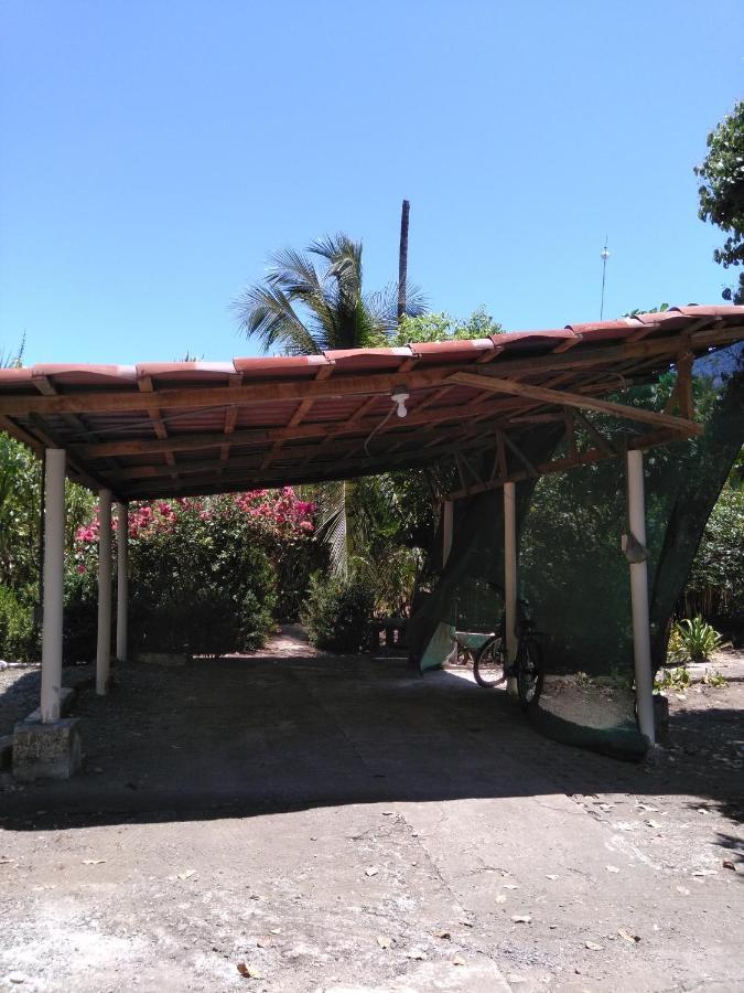Cabina Caballo del Mar Parrita Esterno foto