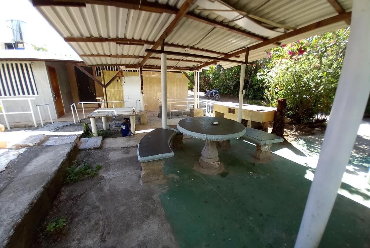 Cabina Caballo del Mar Parrita Esterno foto